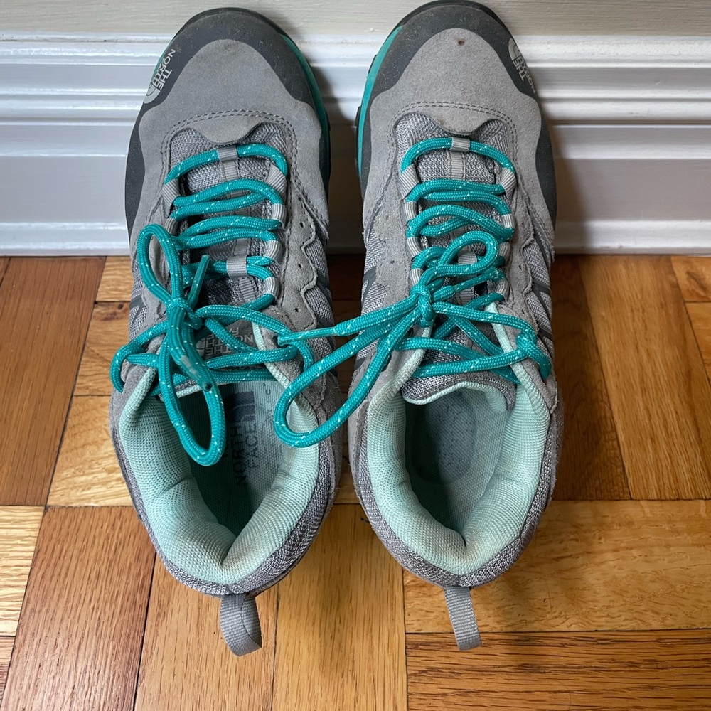 The North Face Hedgehog Fast Pack Low Hiking Shoes Women's 6 Gray Teal - Picture 2 of 9
